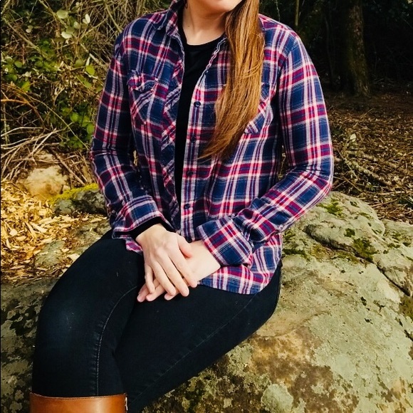 BDG flannel long sleeved button up!!🍁 - Picture 4 of 8